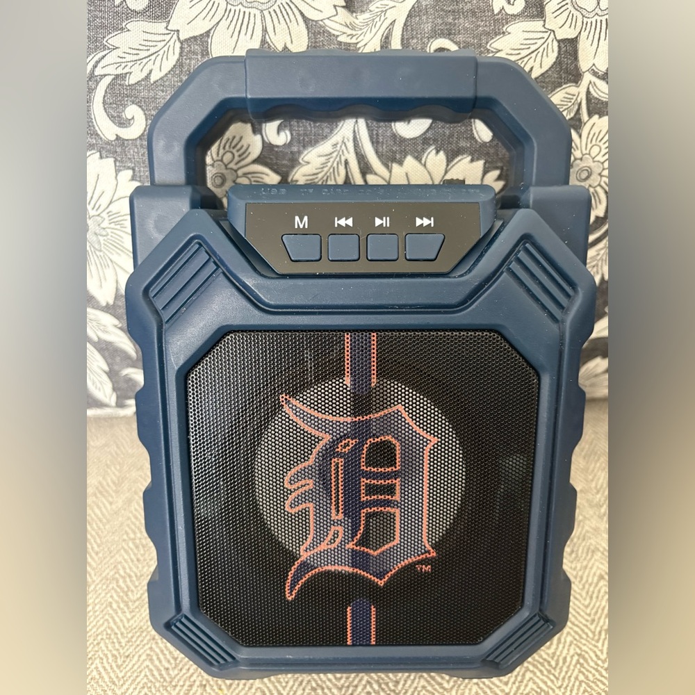 Portable Bluetooth Speaker - Blue